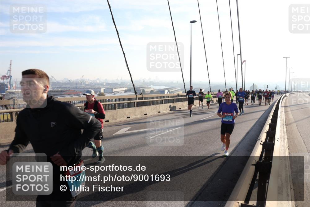 03.10.2025 - Köhlbrandbrückenlauf Julia Fischer http://msf.ph/oto/9001693 03.10.2025 09:24:53 Position 1  meine-sportfotos.de