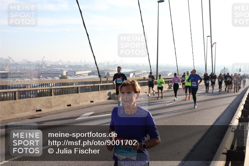 03.10.2025 - Köhlbrandbrückenlauf Julia Fischer http://msf.ph/oto/9001702 03.10.2025 09:24:55 Position 1 2677 meine-sportfotos.de