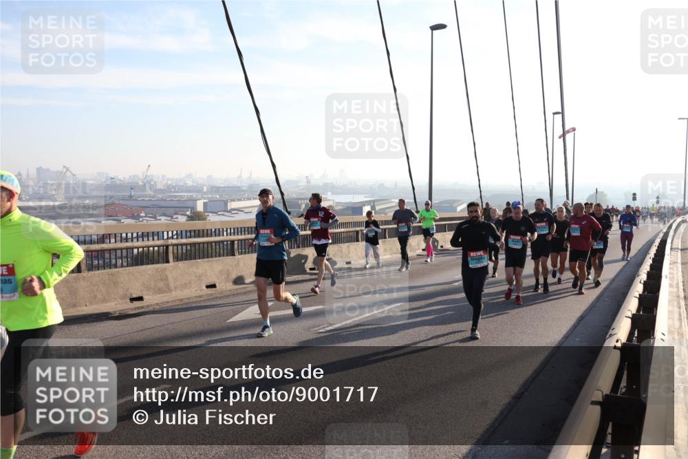 03.10.2025 - Köhlbrandbrückenlauf Julia Fischer http://msf.ph/oto/9001717 03.10.2025 09:25:00 Position 1  meine-sportfotos.de