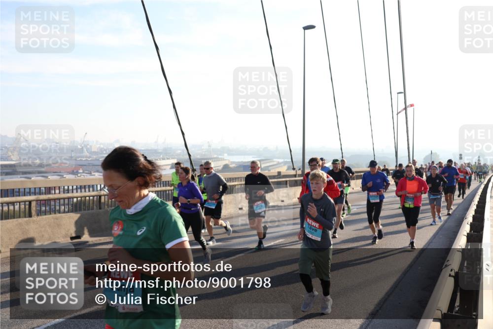 03.10.2025 - Köhlbrandbrückenlauf Julia Fischer http://msf.ph/oto/9001798 03.10.2025 09:25:31 Position 1 3709, 3707 meine-sportfotos.de