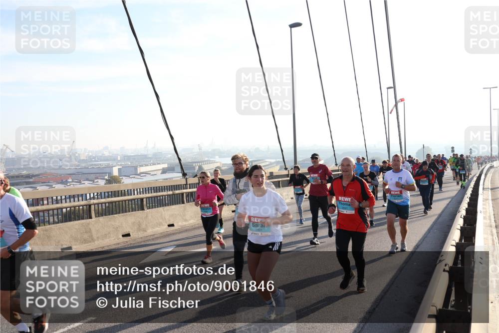 03.10.2025 - Köhlbrandbrückenlauf Julia Fischer http://msf.ph/oto/9001846 03.10.2025 09:25:39 Position 1 1401 meine-sportfotos.de