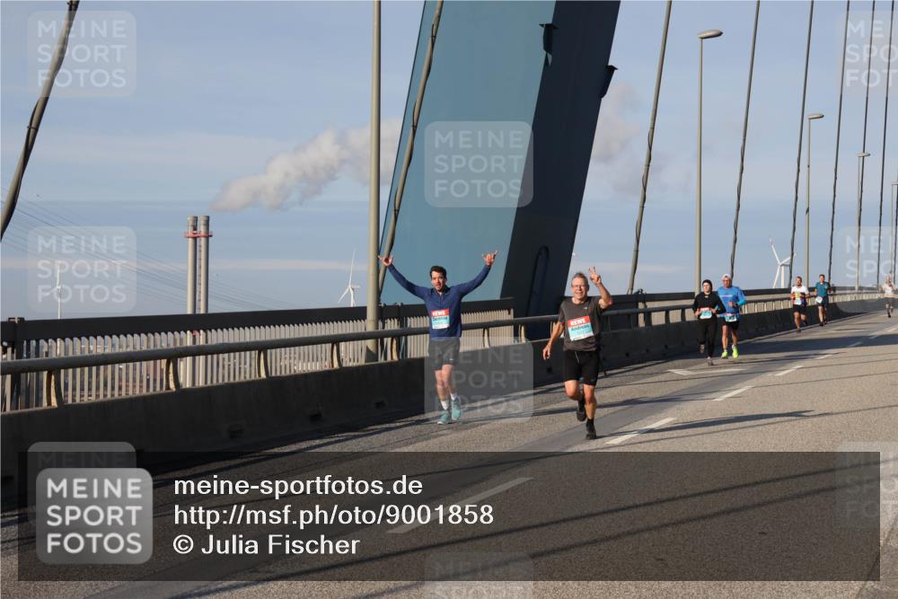03.10.2025 - Köhlbrandbrückenlauf Julia Fischer http://msf.ph/oto/9001858 03.10.2025 09:40:02 Position 2  meine-sportfotos.de