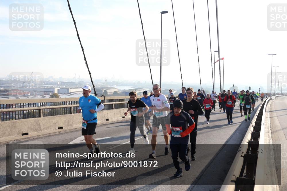 03.10.2025 - Köhlbrandbrückenlauf Julia Fischer http://msf.ph/oto/9001872 03.10.2025 09:25:43 Position 1 28054 meine-sportfotos.de