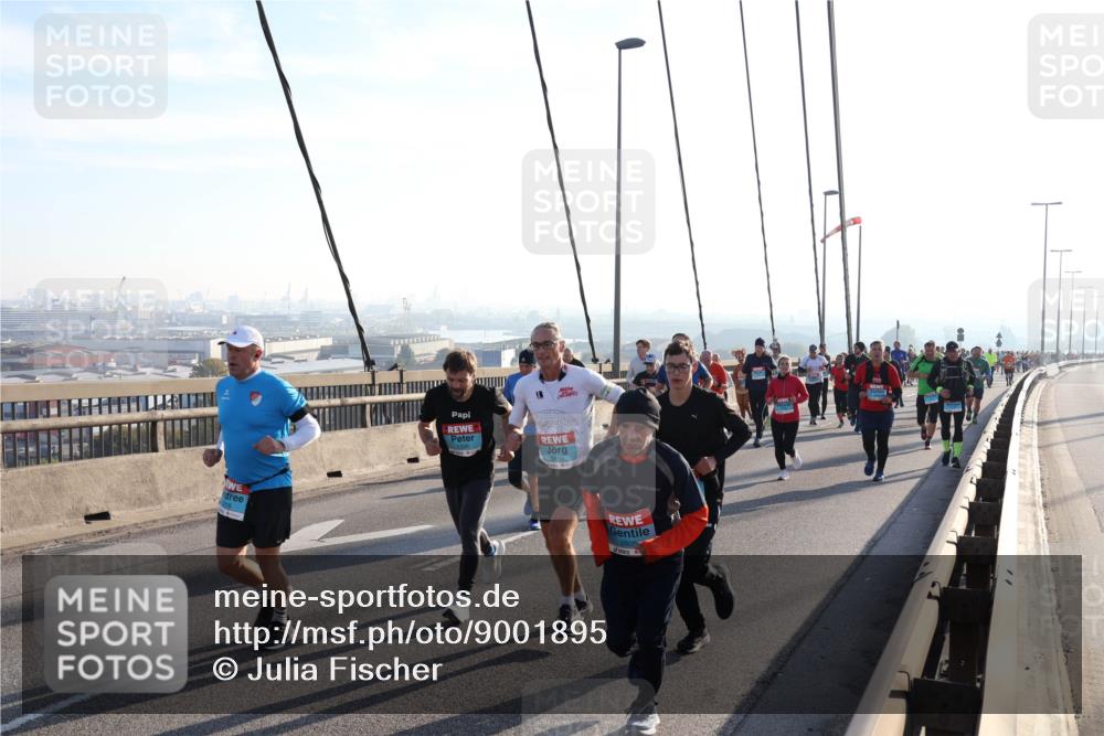 03.10.2025 - Köhlbrandbrückenlauf Julia Fischer http://msf.ph/oto/9001895 03.10.2025 09:25:43 Position 1 3410 meine-sportfotos.de