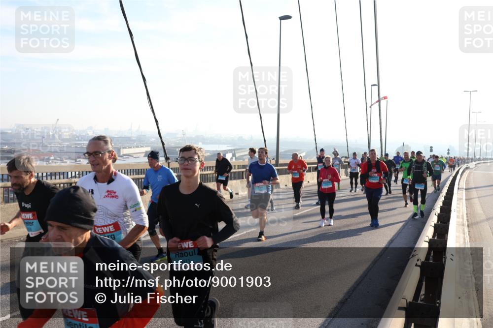 03.10.2025 - Köhlbrandbrückenlauf Julia Fischer http://msf.ph/oto/9001903 03.10.2025 09:25:44 Position 1 9, 3411 meine-sportfotos.de