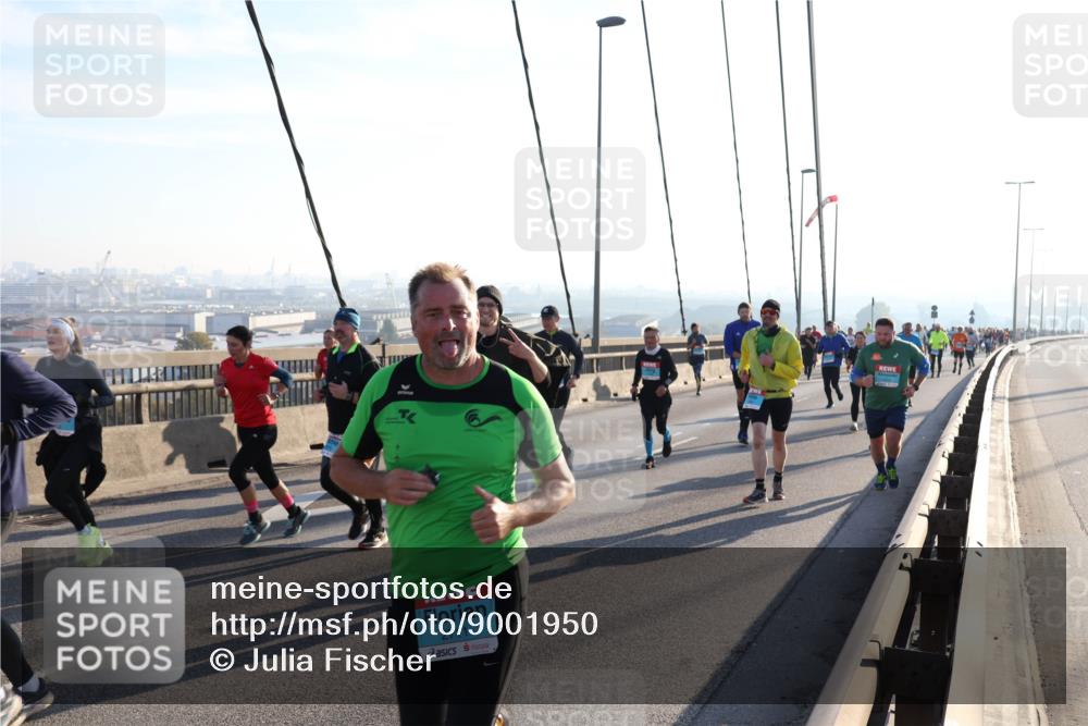 03.10.2025 - Köhlbrandbrückenlauf Julia Fischer http://msf.ph/oto/9001950 03.10.2025 09:25:50 Position 1 2711 meine-sportfotos.de