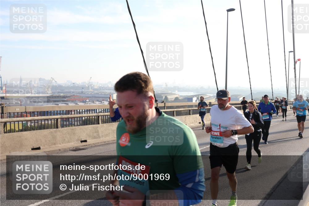 03.10.2025 - Köhlbrandbrückenlauf Julia Fischer http://msf.ph/oto/9001969 03.10.2025 09:25:54 Position 1 1341 meine-sportfotos.de