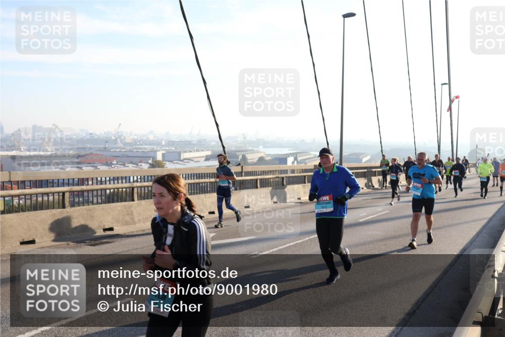 03.10.2025 - Köhlbrandbrückenlauf Julia Fischer http://msf.ph/oto/9001980 03.10.2025 09:25:56 Position 1 1679 meine-sportfotos.de