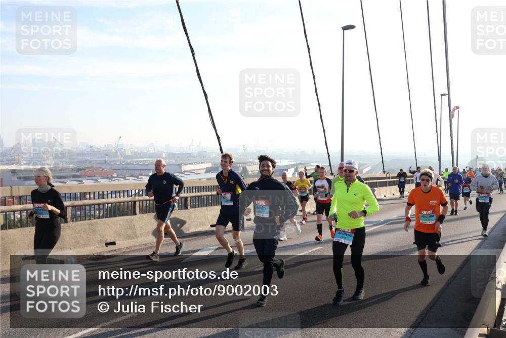 03.10.2025 - Köhlbrandbrückenlauf Julia Fischer http://msf.ph/oto/9002003 03.10.2025 09:26:03 Position 1  meine-sportfotos.de