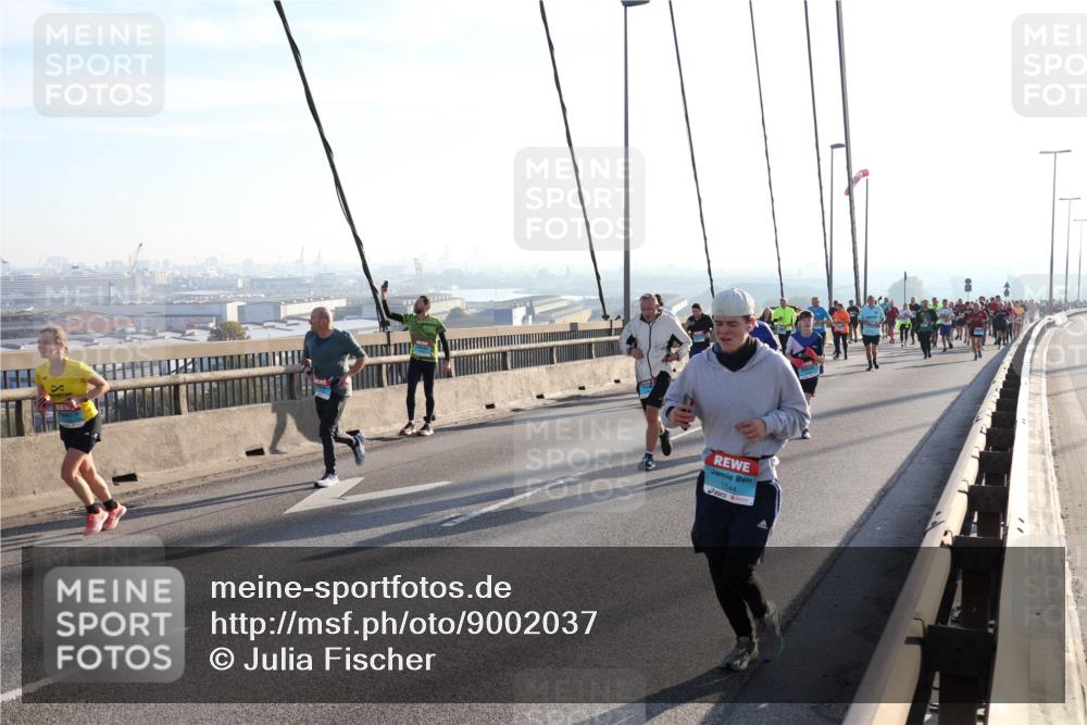 03.10.2025 - Köhlbrandbrückenlauf Julia Fischer http://msf.ph/oto/9002037 03.10.2025 09:26:06 Position 1 1544 meine-sportfotos.de