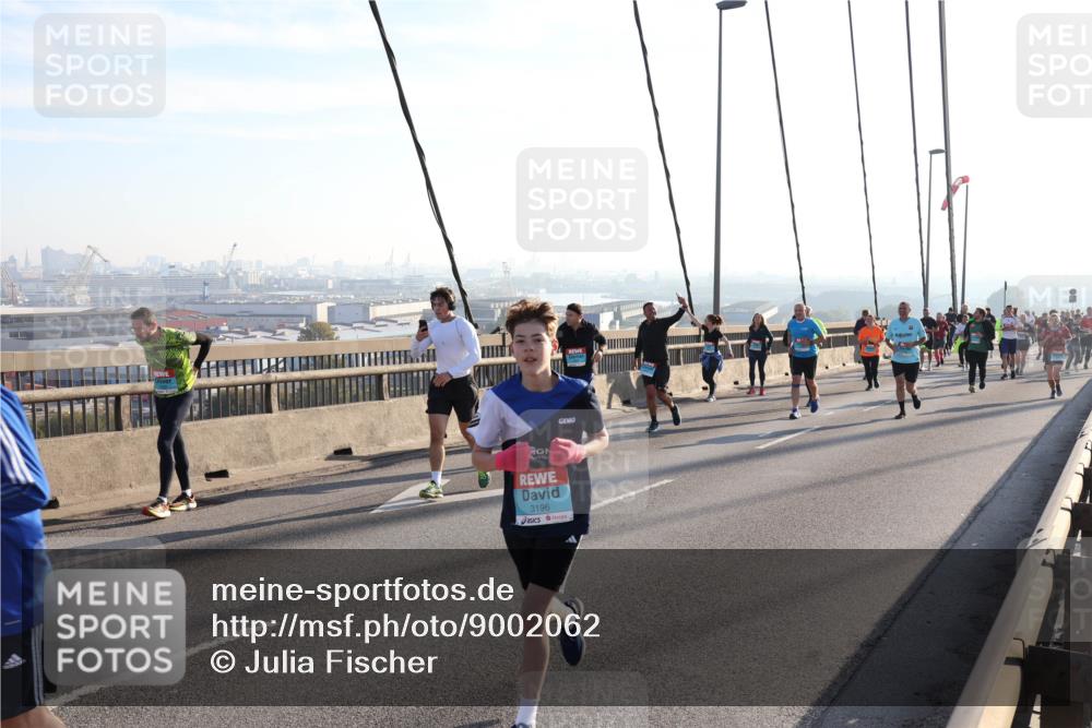 03.10.2025 - Köhlbrandbrückenlauf Julia Fischer http://msf.ph/oto/9002062 03.10.2025 09:26:10 Position 1 3196 meine-sportfotos.de