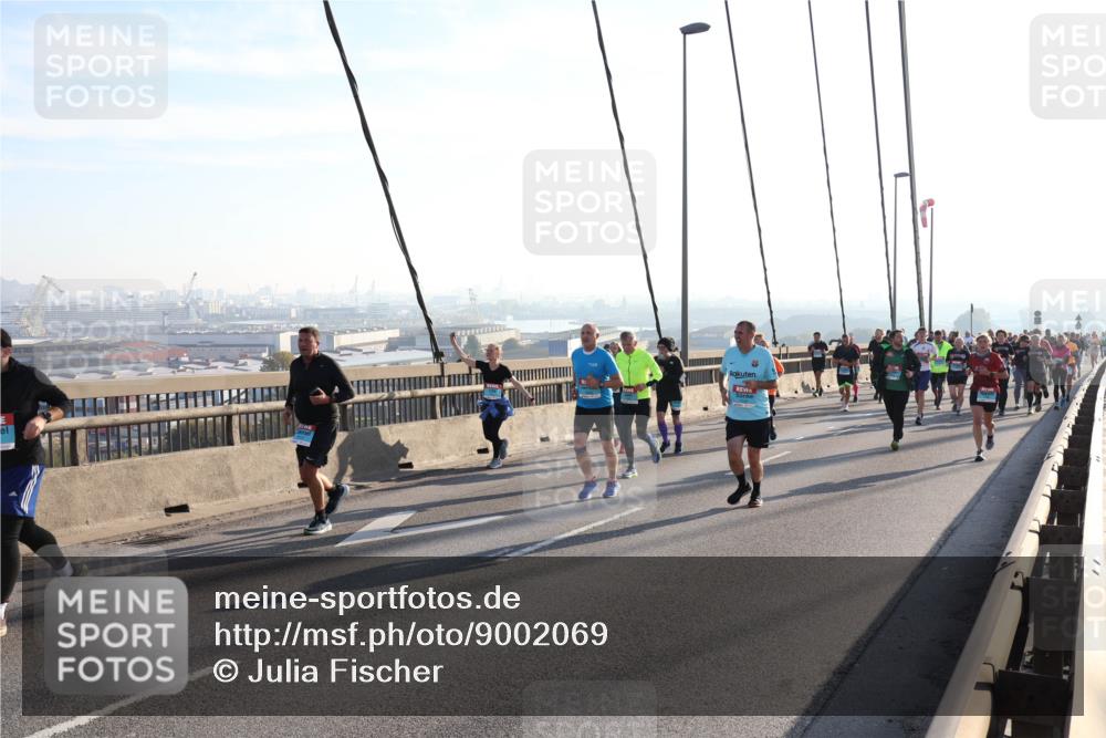 03.10.2025 - Köhlbrandbrückenlauf Julia Fischer http://msf.ph/oto/9002069 03.10.2025 09:26:13 Position 1  meine-sportfotos.de