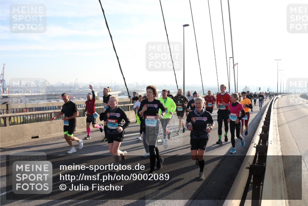 03.10.2025 - Köhlbrandbrückenlauf Julia Fischer http://msf.ph/oto/9002089 03.10.2025 09:26:20 Position 1 3010 meine-sportfotos.de
