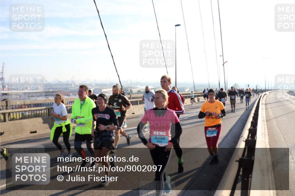 03.10.2025 - Köhlbrandbrückenlauf Julia Fischer http://msf.ph/oto/9002097 03.10.2025 09:26:22 Position 1 1355 meine-sportfotos.de