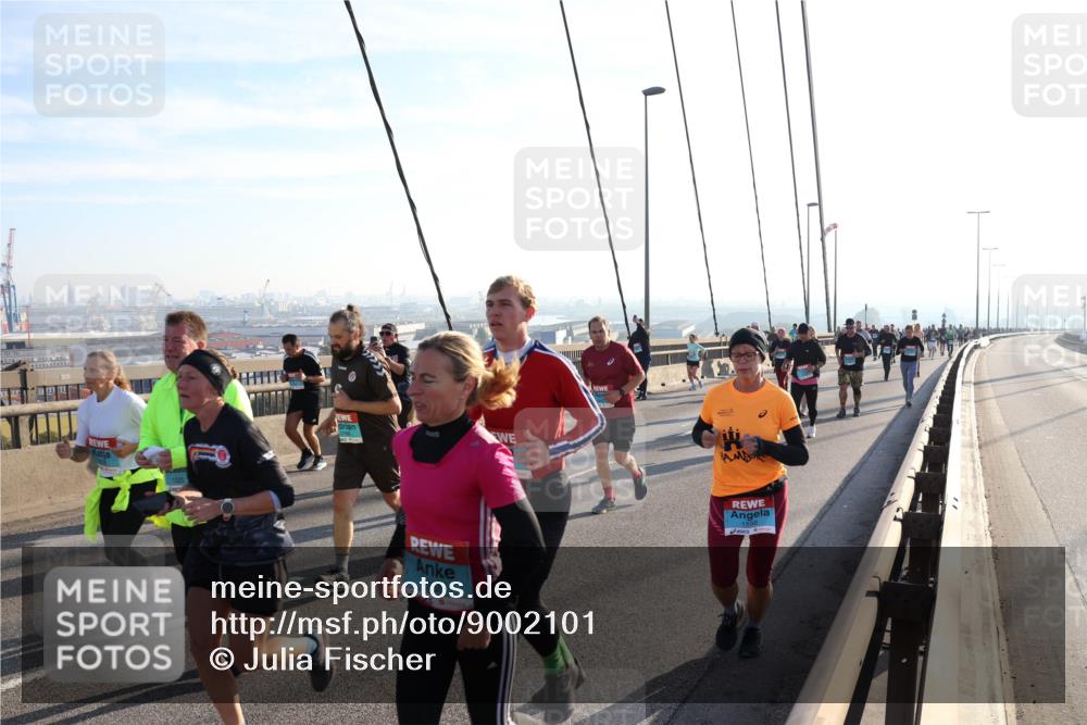03.10.2025 - Köhlbrandbrückenlauf Julia Fischer http://msf.ph/oto/9002101 03.10.2025 09:26:22 Position 1 1355 meine-sportfotos.de