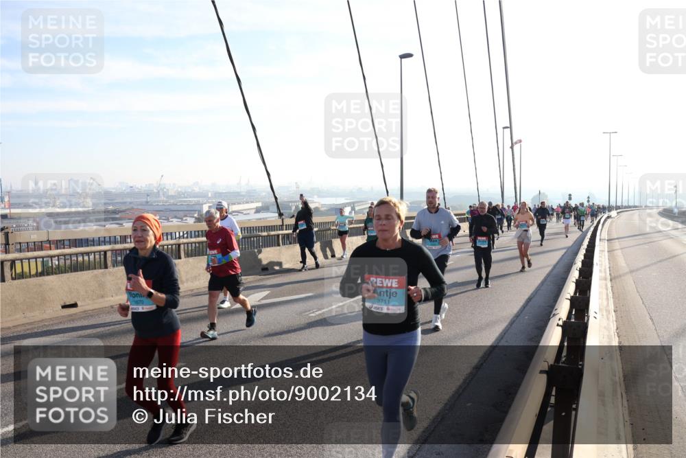 03.10.2025 - Köhlbrandbrückenlauf Julia Fischer http://msf.ph/oto/9002134 03.10.2025 09:26:29 Position 1 1670, 3711 meine-sportfotos.de