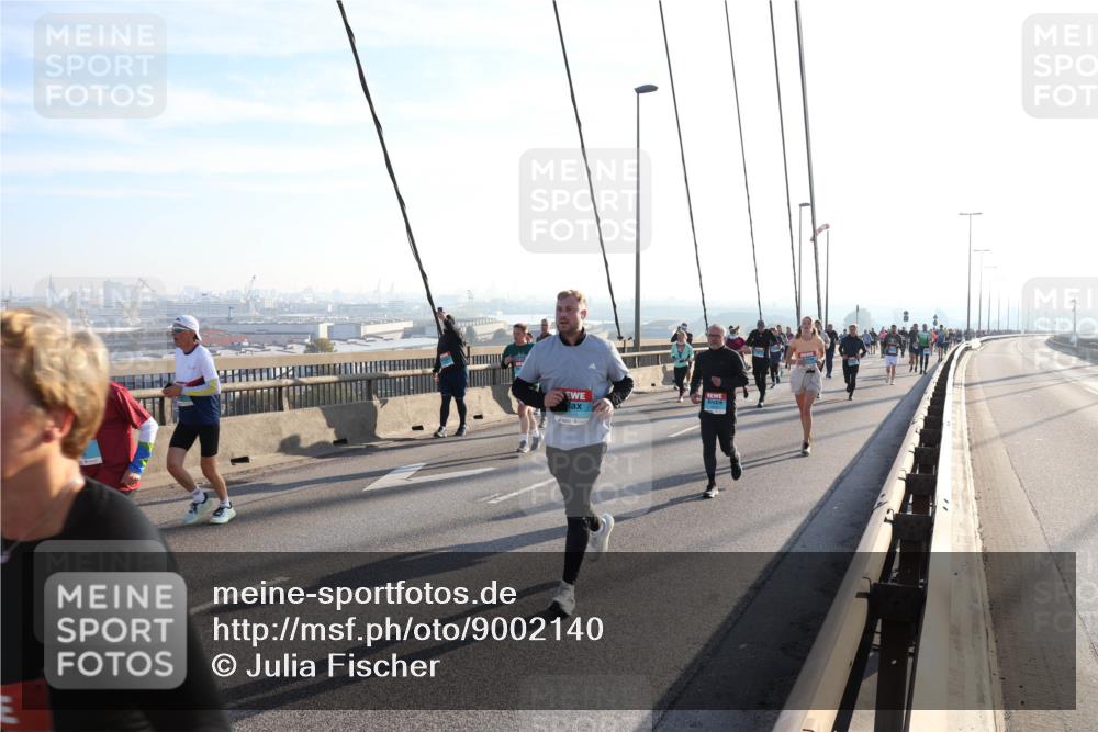 03.10.2025 - Köhlbrandbrückenlauf Julia Fischer http://msf.ph/oto/9002140 03.10.2025 09:26:29 Position 1  meine-sportfotos.de