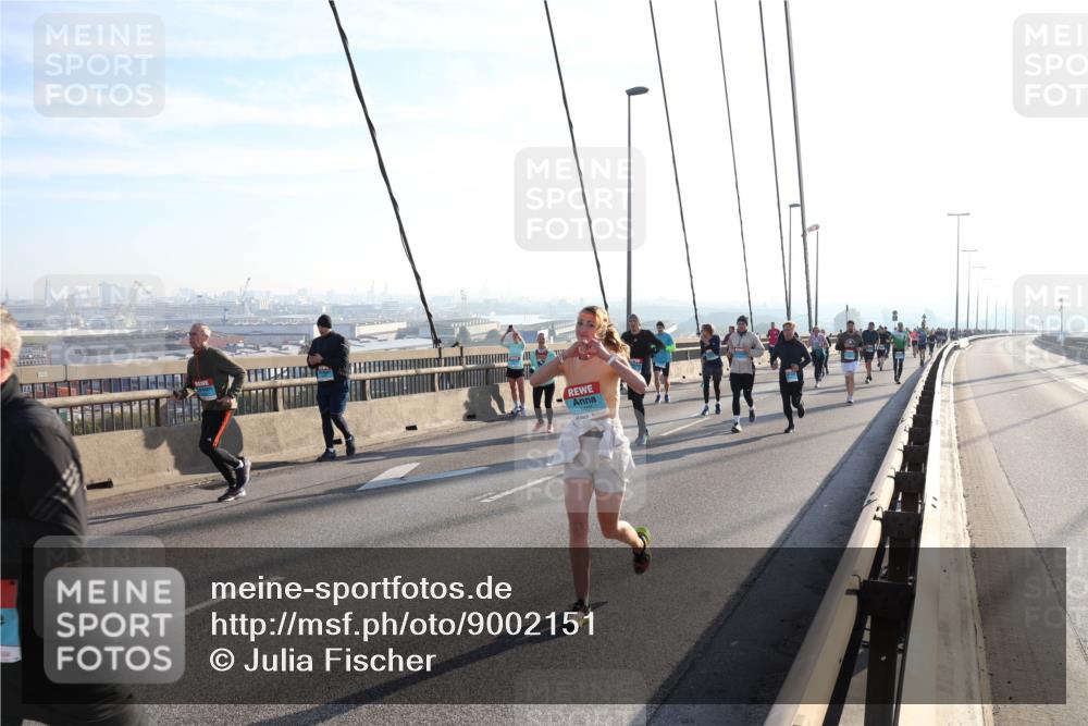 03.10.2025 - Köhlbrandbrückenlauf Julia Fischer http://msf.ph/oto/9002151 03.10.2025 09:26:32 Position 1 1437 meine-sportfotos.de