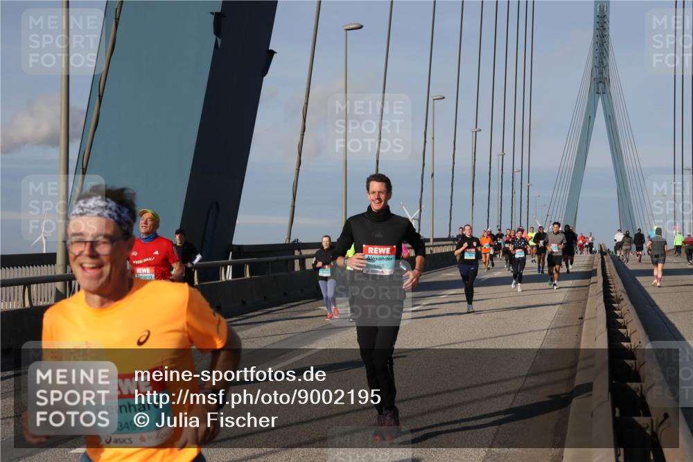 03.10.2025 - Köhlbrandbrückenlauf Julia Fischer http://msf.ph/oto/9002195 03.10.2025 09:41:04 Position 2 5, 3495, 1368 meine-sportfotos.de