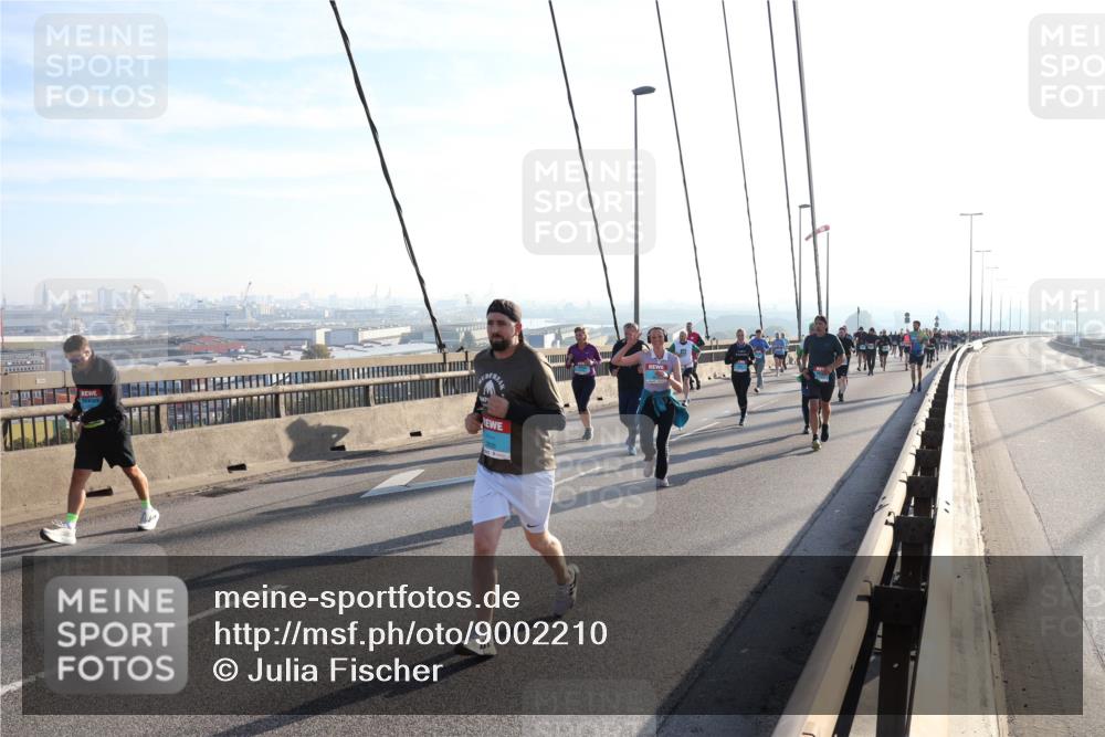 03.10.2025 - Köhlbrandbrückenlauf Julia Fischer http://msf.ph/oto/9002210 03.10.2025 09:26:38 Position 1  meine-sportfotos.de