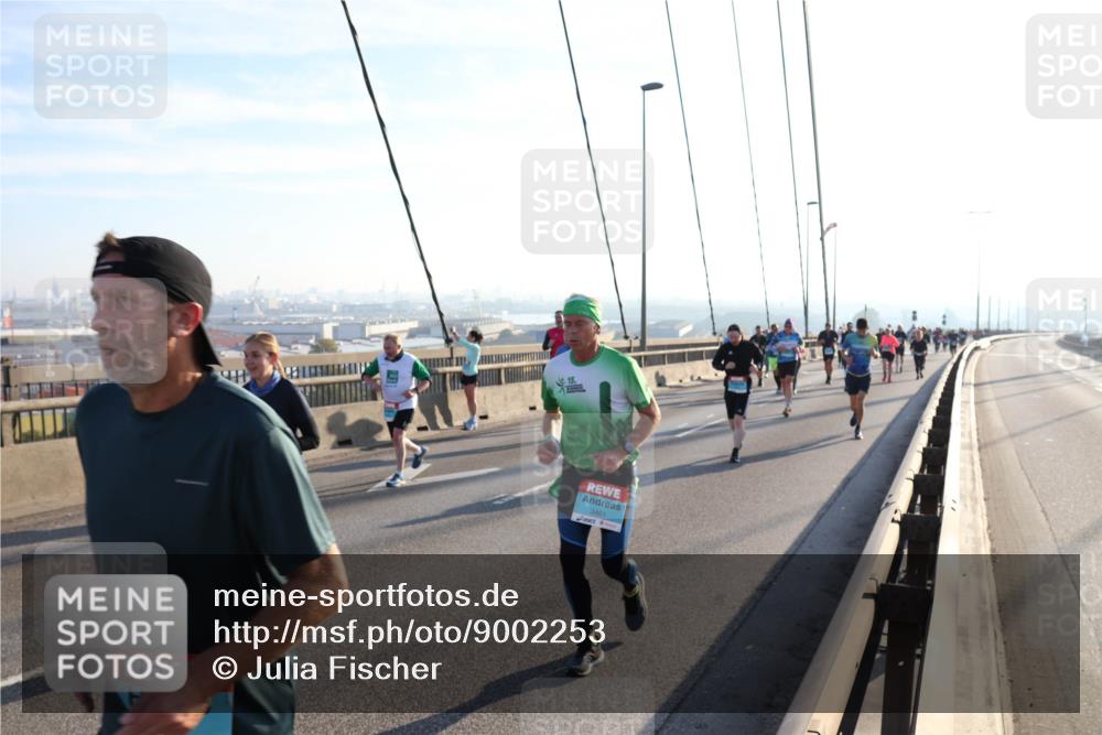 03.10.2025 - Köhlbrandbrückenlauf Julia Fischer http://msf.ph/oto/9002253 03.10.2025 09:26:42 Position 1 3461 meine-sportfotos.de