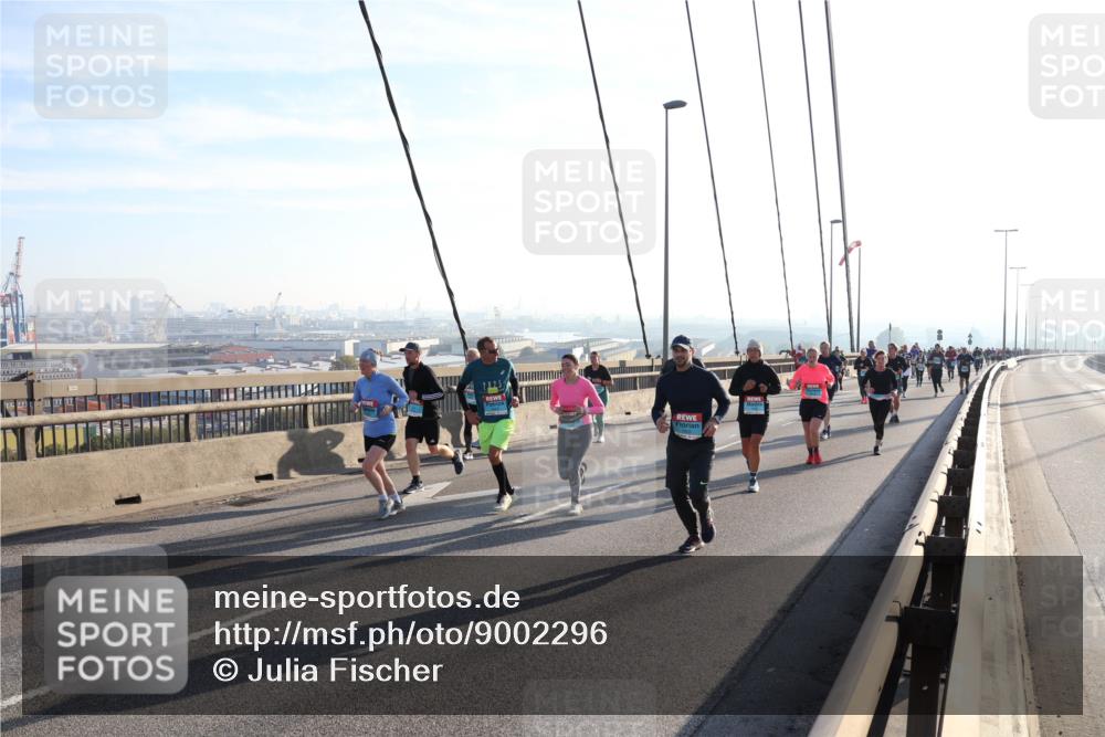 03.10.2025 - Köhlbrandbrückenlauf Julia Fischer http://msf.ph/oto/9002296 03.10.2025 09:26:48 Position 1  meine-sportfotos.de
