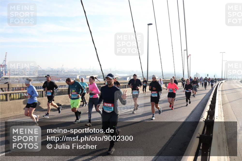 03.10.2025 - Köhlbrandbrückenlauf Julia Fischer http://msf.ph/oto/9002300 03.10.2025 09:26:49 Position 1 1605 meine-sportfotos.de