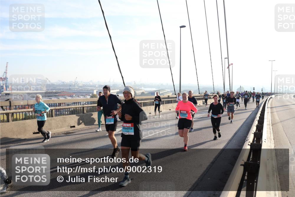 03.10.2025 - Köhlbrandbrückenlauf Julia Fischer http://msf.ph/oto/9002319 03.10.2025 09:26:51 Position 1 1338 meine-sportfotos.de