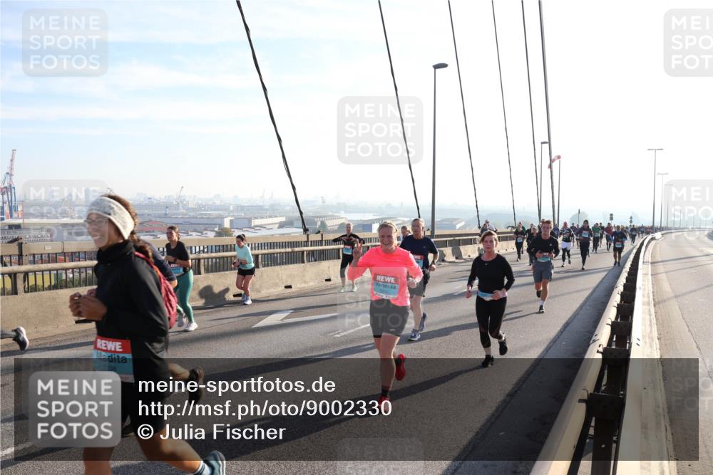 03.10.2025 - Köhlbrandbrückenlauf Julia Fischer http://msf.ph/oto/9002330 03.10.2025 09:26:51 Position 1 1338 meine-sportfotos.de