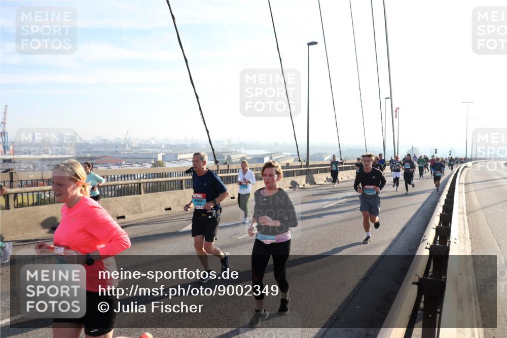 03.10.2025 - Köhlbrandbrückenlauf Julia Fischer http://msf.ph/oto/9002349 03.10.2025 09:26:52 Position 1 3168 meine-sportfotos.de