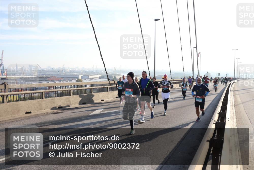 03.10.2025 - Köhlbrandbrückenlauf Julia Fischer http://msf.ph/oto/9002372 03.10.2025 09:26:57 Position 1  meine-sportfotos.de
