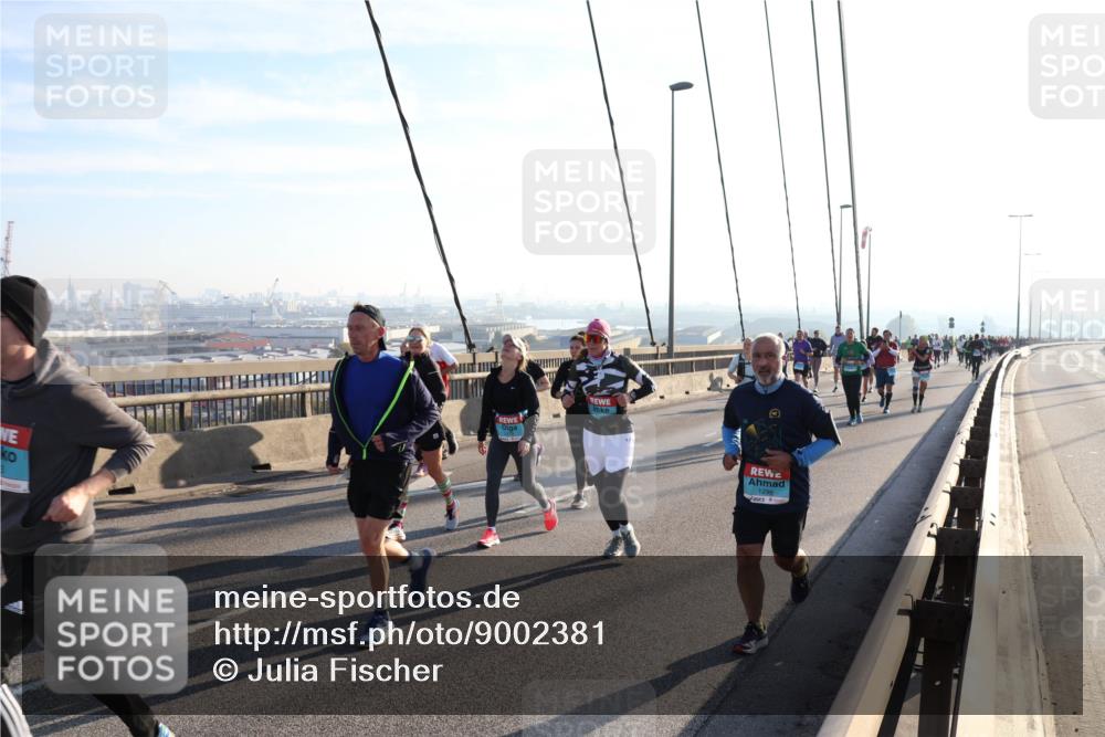 03.10.2025 - Köhlbrandbrückenlauf Julia Fischer http://msf.ph/oto/9002381 03.10.2025 09:26:58 Position 1  meine-sportfotos.de