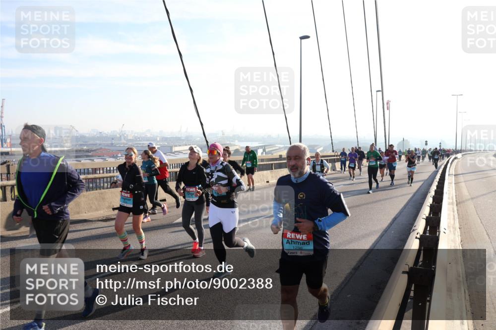 03.10.2025 - Köhlbrandbrückenlauf Julia Fischer http://msf.ph/oto/9002388 03.10.2025 09:26:59 Position 1 1296 meine-sportfotos.de