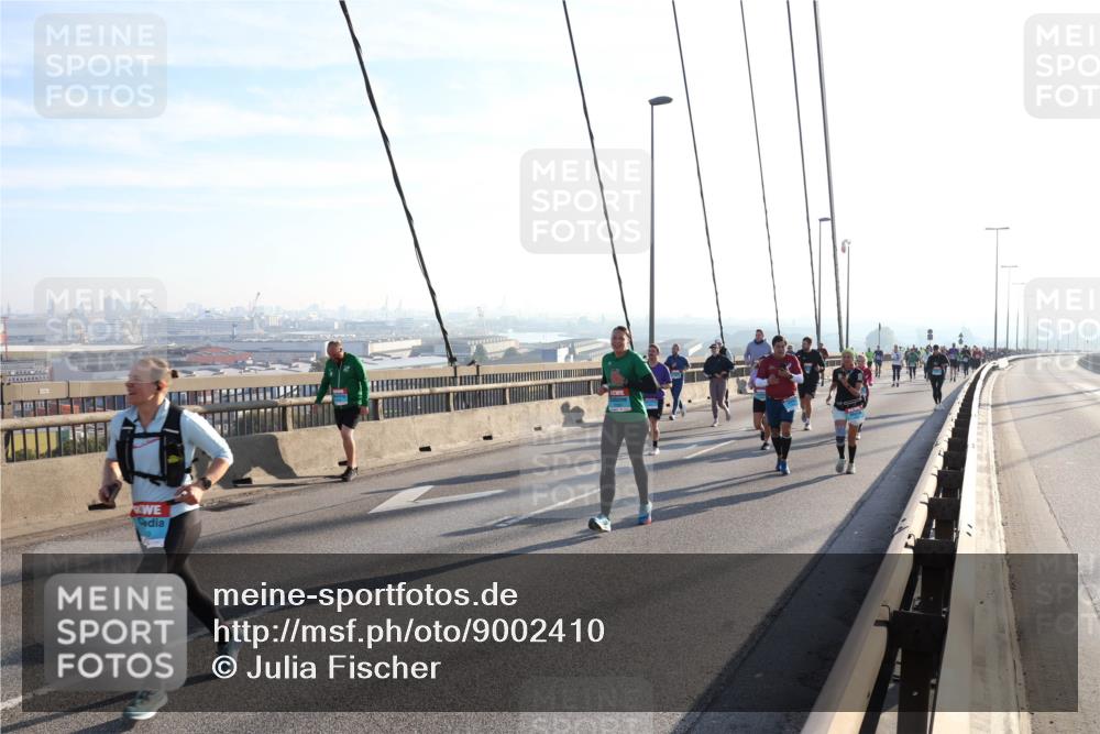 03.10.2025 - Köhlbrandbrückenlauf Julia Fischer http://msf.ph/oto/9002410 03.10.2025 09:27:02 Position 1  meine-sportfotos.de