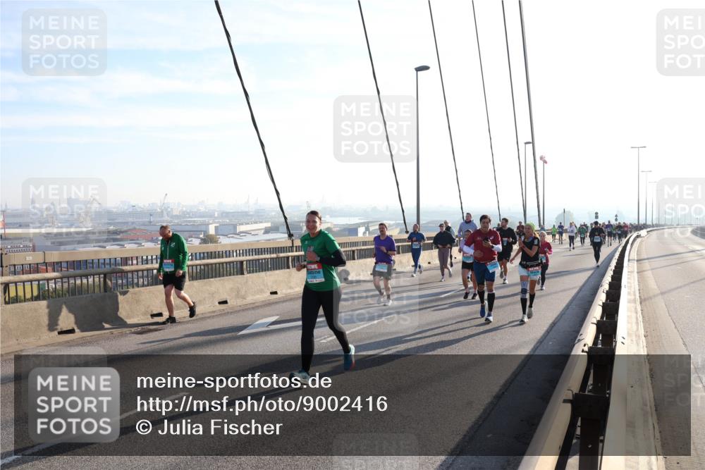 03.10.2025 - Köhlbrandbrückenlauf Julia Fischer http://msf.ph/oto/9002416 03.10.2025 09:27:03 Position 1  meine-sportfotos.de