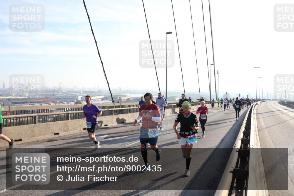 03.10.2025 - Köhlbrandbrückenlauf Julia Fischer http://msf.ph/oto/9002435 03.10.2025 09:27:05 Position 1  meine-sportfotos.de