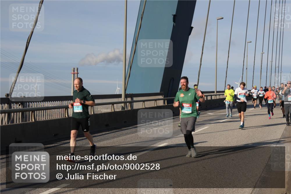 03.10.2025 - Köhlbrandbrückenlauf Julia Fischer http://msf.ph/oto/9002528 03.10.2025 09:42:13 Position 2 11, 1105 meine-sportfotos.de