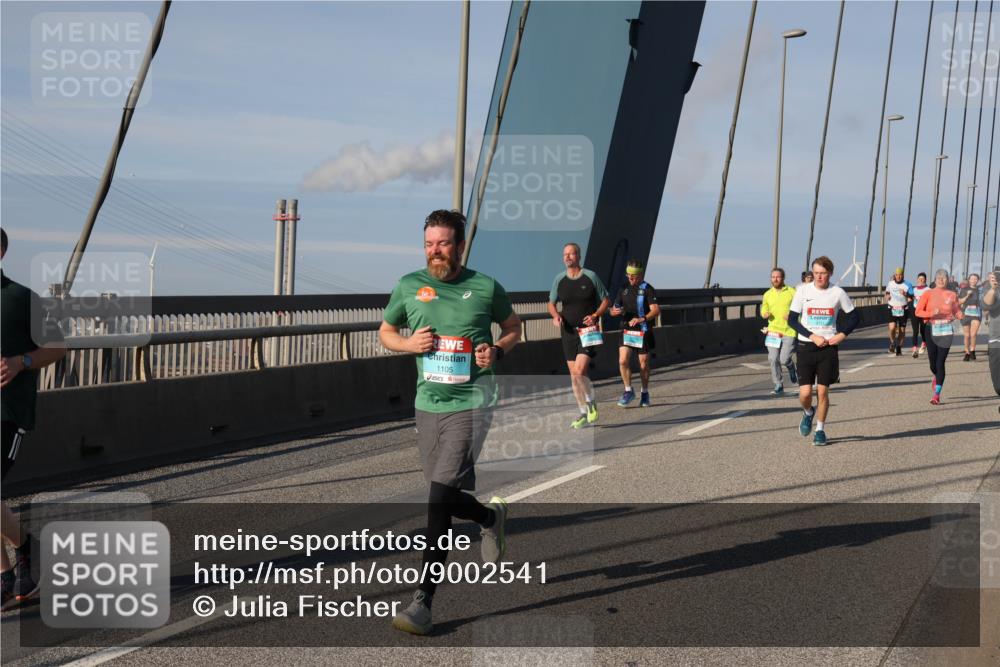 03.10.2025 - Köhlbrandbrückenlauf Julia Fischer http://msf.ph/oto/9002541 03.10.2025 09:42:14 Position 2 1105 meine-sportfotos.de
