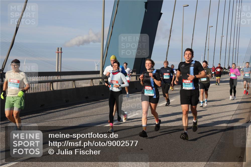 03.10.2025 - Köhlbrandbrückenlauf Julia Fischer http://msf.ph/oto/9002577 03.10.2025 09:42:21 Position 2 1776, 3465, 3462 meine-sportfotos.de