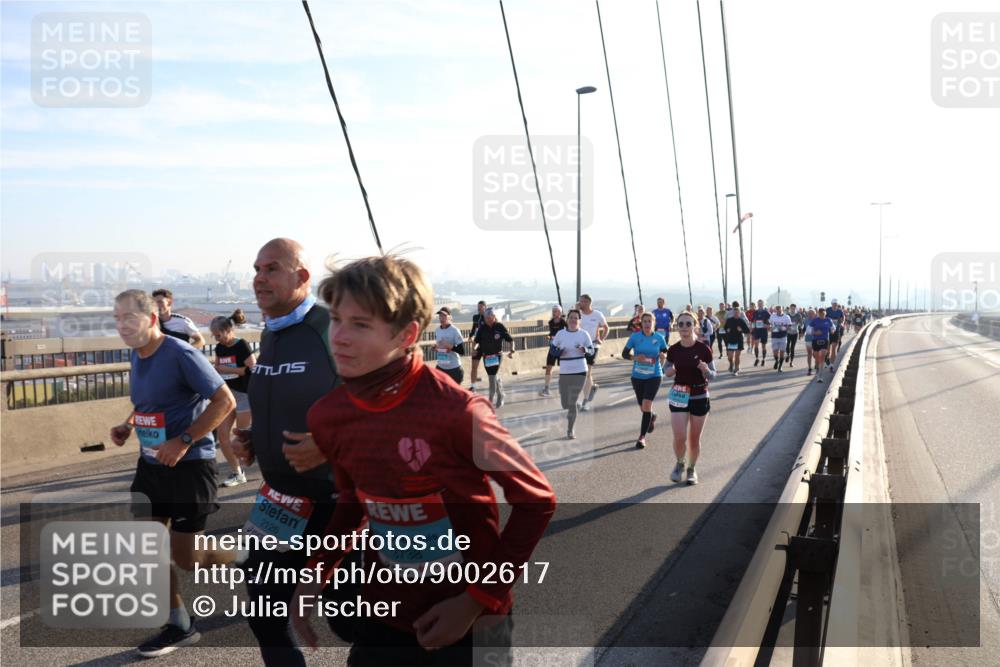 03.10.2025 - Köhlbrandbrückenlauf Julia Fischer http://msf.ph/oto/9002617 03.10.2025 09:27:42 Position 1 2126, 3738 meine-sportfotos.de