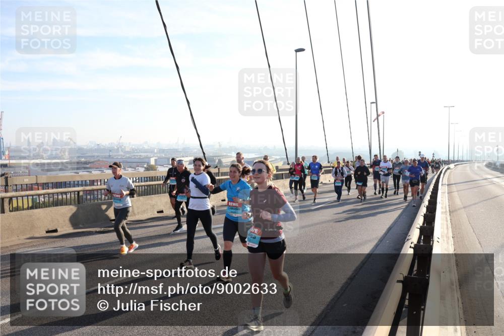03.10.2025 - Köhlbrandbrückenlauf Julia Fischer http://msf.ph/oto/9002633 03.10.2025 09:27:43 Position 1  meine-sportfotos.de