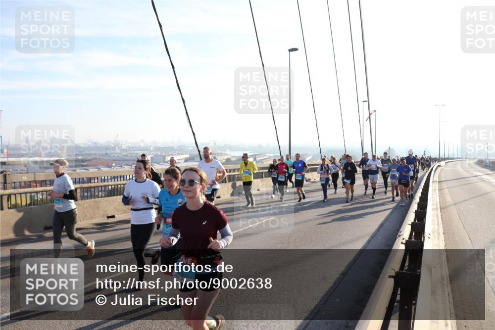 03.10.2025 - Köhlbrandbrückenlauf Julia Fischer http://msf.ph/oto/9002638 03.10.2025 09:27:44 Position 1 3842 meine-sportfotos.de