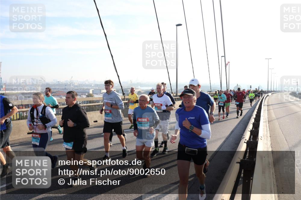 03.10.2025 - Köhlbrandbrückenlauf Julia Fischer http://msf.ph/oto/9002650 03.10.2025 09:27:48 Position 1 1523 meine-sportfotos.de