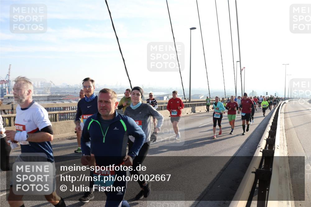 03.10.2025 - Köhlbrandbrückenlauf Julia Fischer http://msf.ph/oto/9002667 03.10.2025 09:27:50 Position 1 1805 meine-sportfotos.de