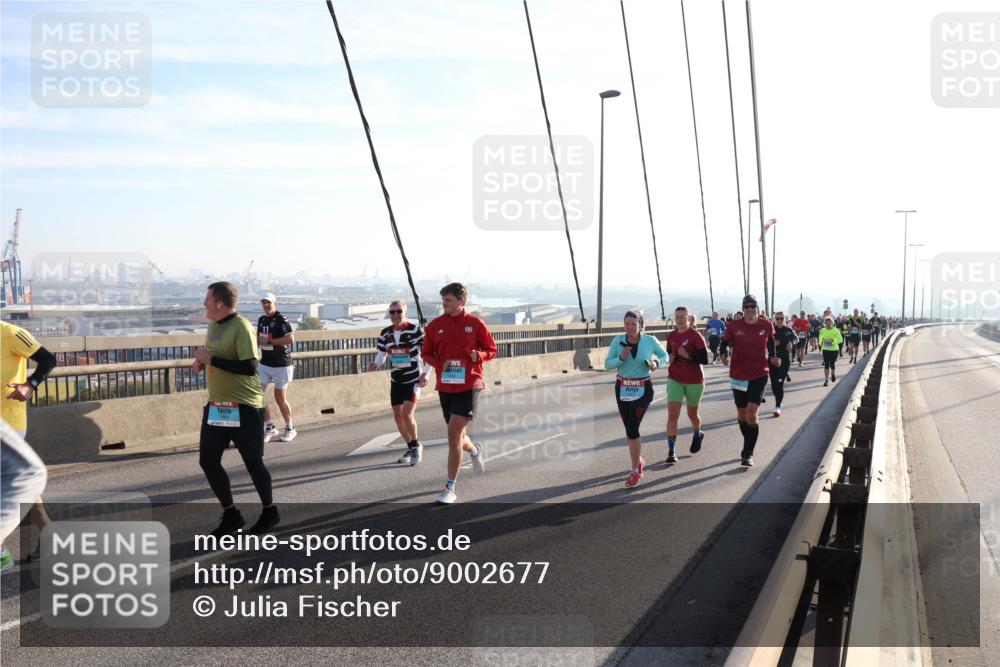 03.10.2025 - Köhlbrandbrückenlauf Julia Fischer http://msf.ph/oto/9002677 03.10.2025 09:27:51 Position 1  meine-sportfotos.de