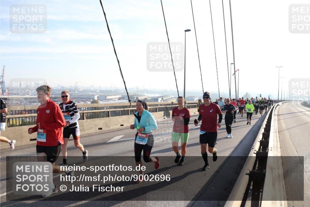 03.10.2025 - Köhlbrandbrückenlauf Julia Fischer http://msf.ph/oto/9002696 03.10.2025 09:27:52 Position 1 1456 meine-sportfotos.de