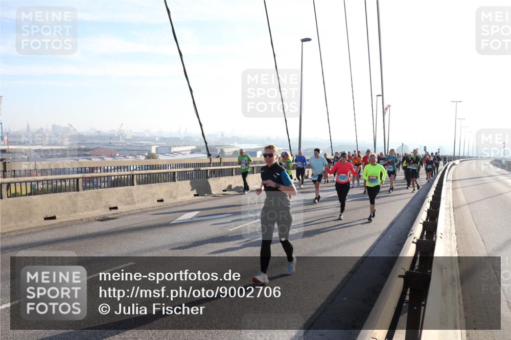 03.10.2025 - Köhlbrandbrückenlauf Julia Fischer http://msf.ph/oto/9002706 03.10.2025 09:27:55 Position 1  meine-sportfotos.de