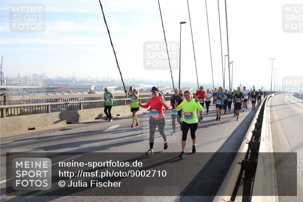 03.10.2025 - Köhlbrandbrückenlauf Julia Fischer http://msf.ph/oto/9002710 03.10.2025 09:27:56 Position 1  meine-sportfotos.de