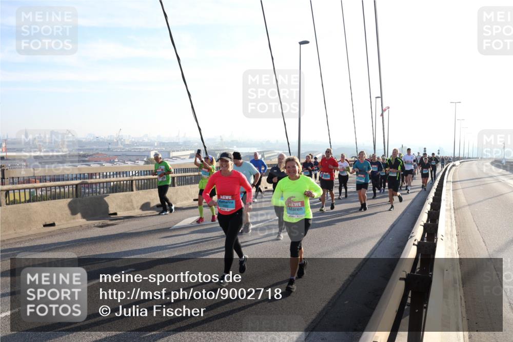 03.10.2025 - Köhlbrandbrückenlauf Julia Fischer http://msf.ph/oto/9002718 03.10.2025 09:27:57 Position 1  meine-sportfotos.de