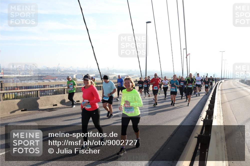 03.10.2025 - Köhlbrandbrückenlauf Julia Fischer http://msf.ph/oto/9002727 03.10.2025 09:27:57 Position 1  meine-sportfotos.de